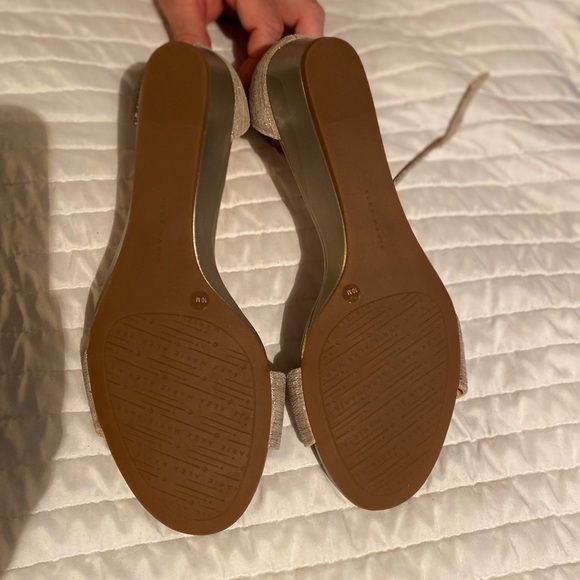 Alex Marie Gold shimmery wedges - Picture 4 of 4